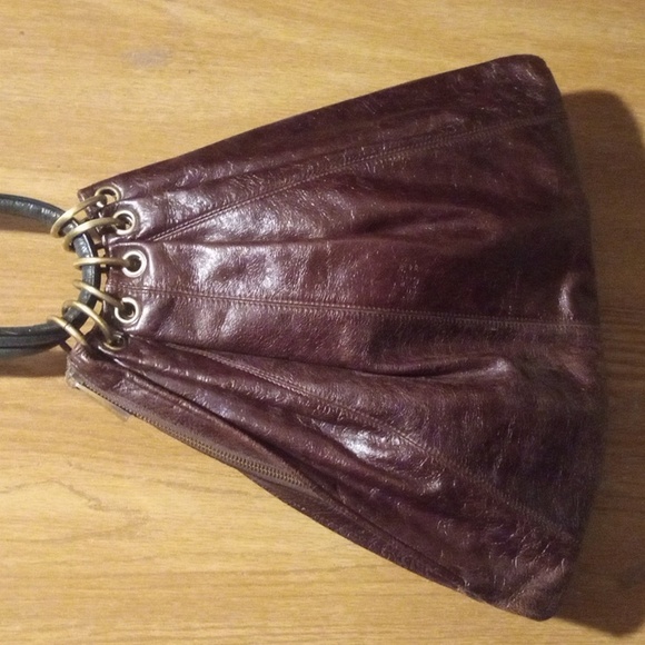 Trina Turk Absolute Luxury Leather Side Zip Handbag Gorgeous Unique - Picture 1 of 12